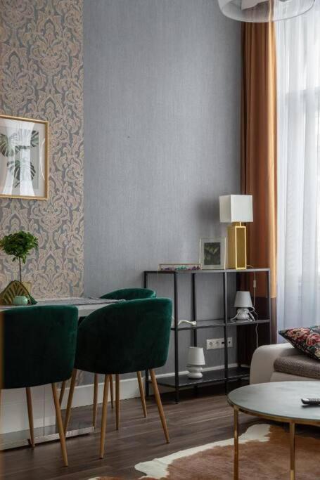 Chic, Captivating Space Budapest Exterior photo