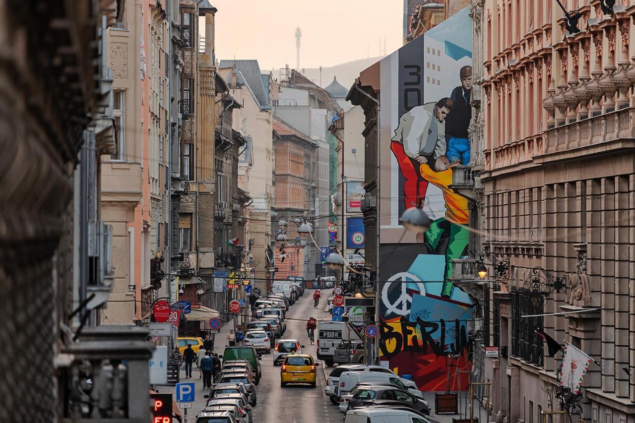 Chic, Captivating Space Budapest Exterior photo